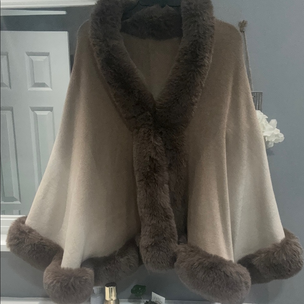 Adrienne Vittadini Cream Cape with Brown Faux Fur Trim